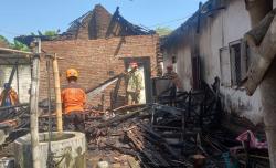Rumah di Jombang Kebakaran Hebat Akibat Lupa Mematikan Tungku, Nenek 80 Tahun Syok Berat