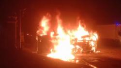 Travel Terguling dan Terbakar Hebat Usai Tabrakan dengan MPV di Sragen, 8 Orang Luka
