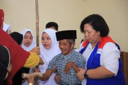 Kilang Cilacap Salurkan Bantuan bagi Lansia di Tiga Panti di Cilacap dan Banyumas