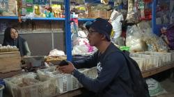 Pedagang pasar diduga terkena gendam warga mirip wna, uang di kotak uang hilang 2 juta