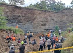 Tragedi Tambang Pasir Ilegal : Dua Nyawa Melayang di Balik Tebing Curam Argasunya