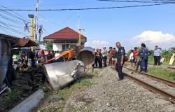 Truk Tertabrak Kereta Ambarawa Ekspres di Lamongan, Sopir Meninggal di Tempat Kejadian