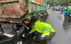 Dua Motor Tabrak Dump Truk di Bogor Selatan, Dua Orang Terluka