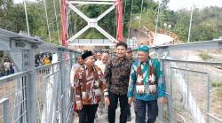 Bupati Bondowoso Resmikan Jembatan Gantung Akses Warga Gayam - Lanas