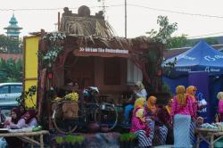Menyusuri Kenangan, Nuansa Jadoel dan Geliat UMKM Melalui Festival Lamongan Tempo Doeloe