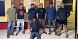 Residivis Curi Uang Ditangkap Polisi di Mamuju, Aksinya Terekam CCTV Merayap Lewati Pagar