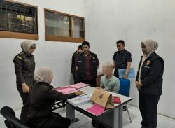 Unit PPA Satreskrim Polres Aceh Selatan Serahkan 2 Tersangka Kasus Pelecehan Seksual Terhadap Anak