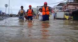 Banjir Kepung Balikpapan Usai Hujan Deras, Jalan MT Haryono Lumpuh