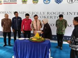 Wamenaker Resmikan Kampus Jolly Roger Internasional Purwokerto, Siap Salurkan Lulusan ke Luar Negeri