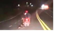 Viral Dua Pemuda Naik Motor Seret Anjing hingga Tak Berdaya, Ini Kata Aktivis Hewan!