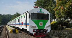 Layanan Kesehatan Bergerak, PT KAI Daop 2 Bandung Layani Ratusan Warga di Stasiun Cikadongdong