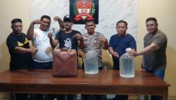 Puluhan Liter Miras Cap Tikus Disita di Pelabuhan Manado, Hendak DIselundupkan Dalam Dus Air Mineral
