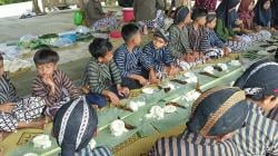 Lele Goreng dan Daun Pisang: Perpisahan Sederhana Penuh Makna dari Gunung Gambar