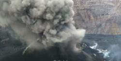 Hari Ke 16 Erupsi, Gunung Raung Keluarkan Sinar Api Dari Puncak