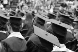 Viral! Gengsi Tak Ikut Perpisahan Wisuda ke Bali, Wanita Ini Minta Rumah Digadaikan