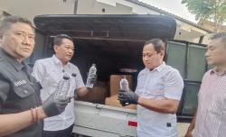 Mobil Pikap Bawa Barang Mencurigakan, Digeledah Polisi, Ternyata Isinya 1300 Botol Miras Arak Bali
