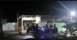 Diduga Bantuan BPNT Sembako Tidak Sesuai, Rumah Kades Karya Sakti Digeruduk Massa