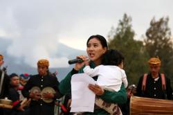 Puisi Kidung Tengger Olivia Zalianty Membuka Eksotika Bromo 2025 dengan Keindahan Budaya dan Alam