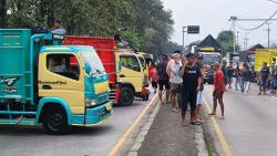 Ratusan Truk Blokade Jalan Pantura Batang, Tolak Larangan ODOL