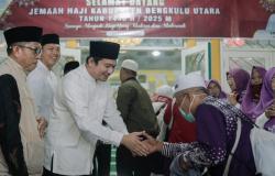 Bupati Bengkulu Utara Sambut Kepulangan Jamaah Haji di Masjid Agung 