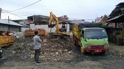 Tumpukan Sampah di TPS Pasar Cikurubuk Akhirnya Teratasi Setelah 3 Hari Pembersihan