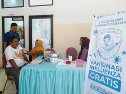 LamiPak Sumbang Ratusan Dosis Vaksin Flu ke Puskesmas Cikande