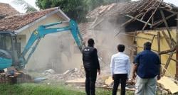Kabar Baik! Warga Tergusur di Saluran Irigasi Purwakarta Akan Dapat Rumah Baru, Ini Syaratnya