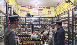 Gara-Gara Beratus Botol Minuman Keras, Toko Jamu Sempoyongan Dirazia Satpol PP Depok