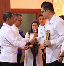 Pemimpin Bulog Karawang, Umar Said Sabet Gelar Pemimpin Bulog Terbaik se-Indonesia Tahun 2025