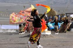 Pesona Istri Wali Kota Probolinggo di Eksotika Bromo 2025