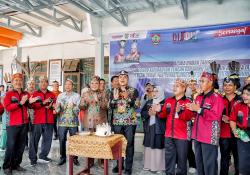 Plt. Kadisdik Kalteng Reza Prabowo Dapat Kejutan Ulang Tahun Saat Tinjau SMAN 1 Kuala Kurun