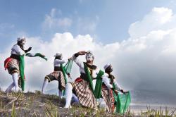 Eksotika Bromo 2025, Harmoni Budaya dan Alam di Lautan Pasir Bromo