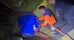 Warga Karawang Terjebak 7 Jam di Gua Naga Mas Kuningan, Berhasil Dievakuasi Selamat
