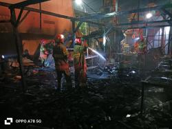 Kebakaran Hanguskan Rumah Makan di Balen Bojonegoro, Kerugian Capai Rp100 Juta