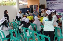 BNN Dekati Ibu-Ibu di Zona Rawan Narkoba, Ajak Produksi Abon Bandeng