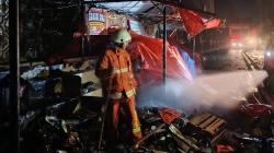 Kebakaran di Samping Pasar Ateh Bukittinggi Hanguskan 5 Kedai Sanjai dan Sandal