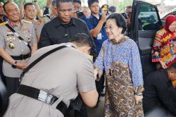 Jumpa Ultah ke-100 Istri Hoegeng  Kapolri Cium Tangan Megawati Soekarnoputri
