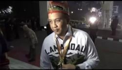 Tampil Mencolok, Bupati Lamandau Gunakan Pakaian Batik Khas Dayak Saat Retret Gelombang II