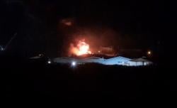 Kebakaran Hebat Landa PT Desa Air Cargo di Batam