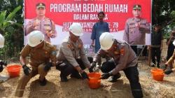 Polres Bangka Barat Bedah Dua Rumah Warga Tak Layak Huni