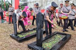 Jelang HUT Bhayangkara ke-79, Polres Seruyan Gelar Ziarah di Taman Makam Pahlawan Pasir Kencana