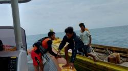 Tim SAR Evakuasi Dua Nelayan yang Sempat Hilang