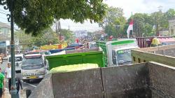 Tutup Jalan Hingga 1,5 Kilometer, Ratusan Sopir Truk Demo Tolak Larangan ODOL