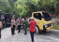 Satlantas Polres Aceh Selatan Gerak Cepat Kecelakaan Truk Tronton, Lakukan Pengaturan Lalu Lintas