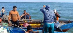 Nelayan Swadaya Bersihkan Limbah Tambang Timah di Perairan Teluk Kelabat Dalam