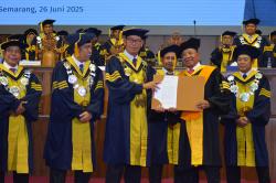 Inovasi Pengembangan SDM Korporasi Antar Gunawan Tjokro Raih Gelar Doktor Honoris Causa dari Unnes