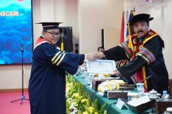 Kepala Kanwil Kemenkum Jateng Raih Gelar Doktor