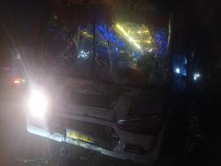 Rem Blong, Bus Mira Tabrak 3 Kendaraan di Taman Sidoarjo, Satu Pengendara Motor Tewas