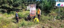 Cegah Karhutla Anggota Polres Kotawaringin Barat Pasang Spanduk Imbauan