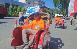 250 Pengemudi Becak Solo Resmi Gunakan QRIS, Respati Dorong Transformasi Digital Sektor Informal